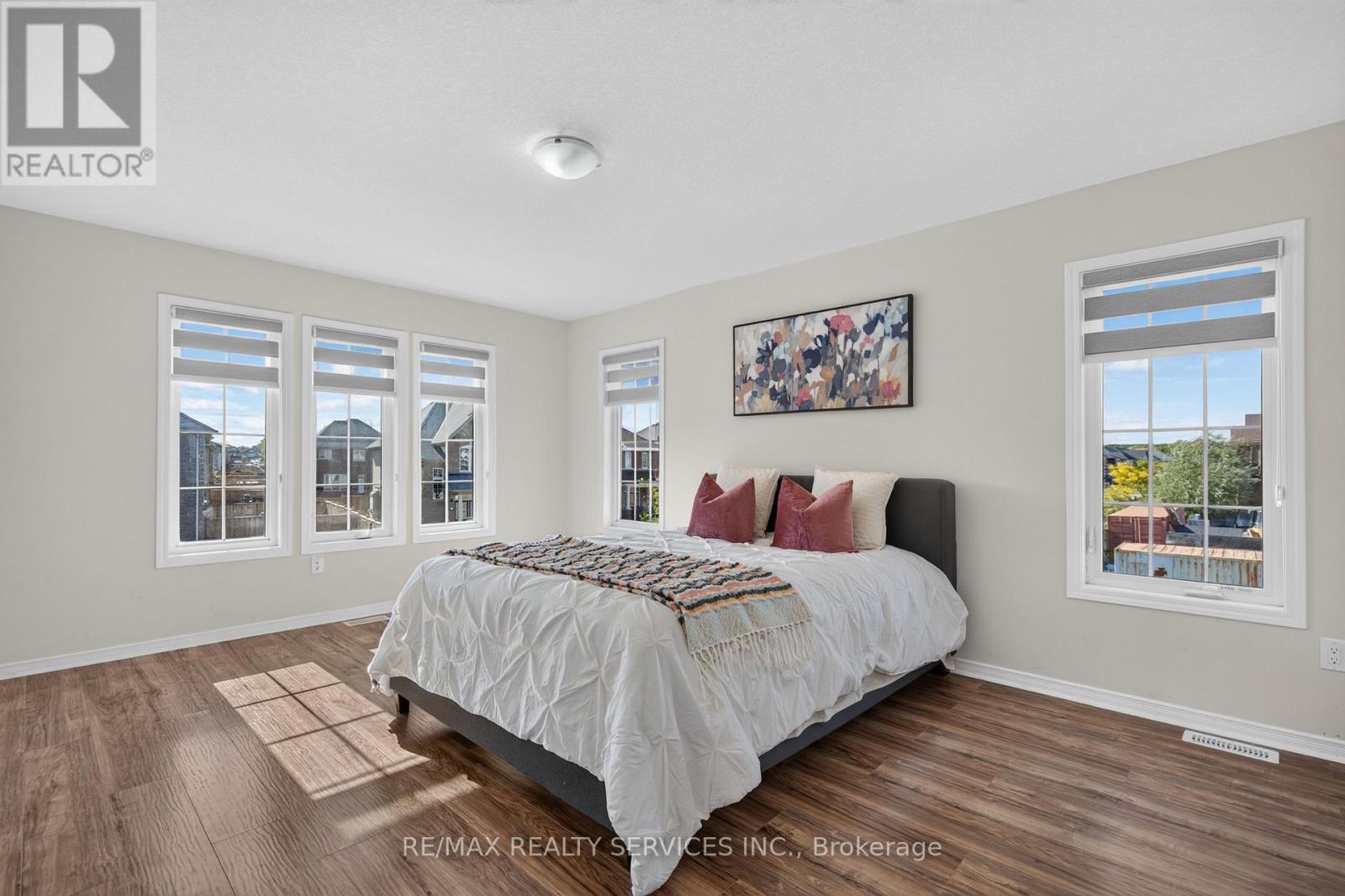 10 MUNRO CIRCLE - 18
