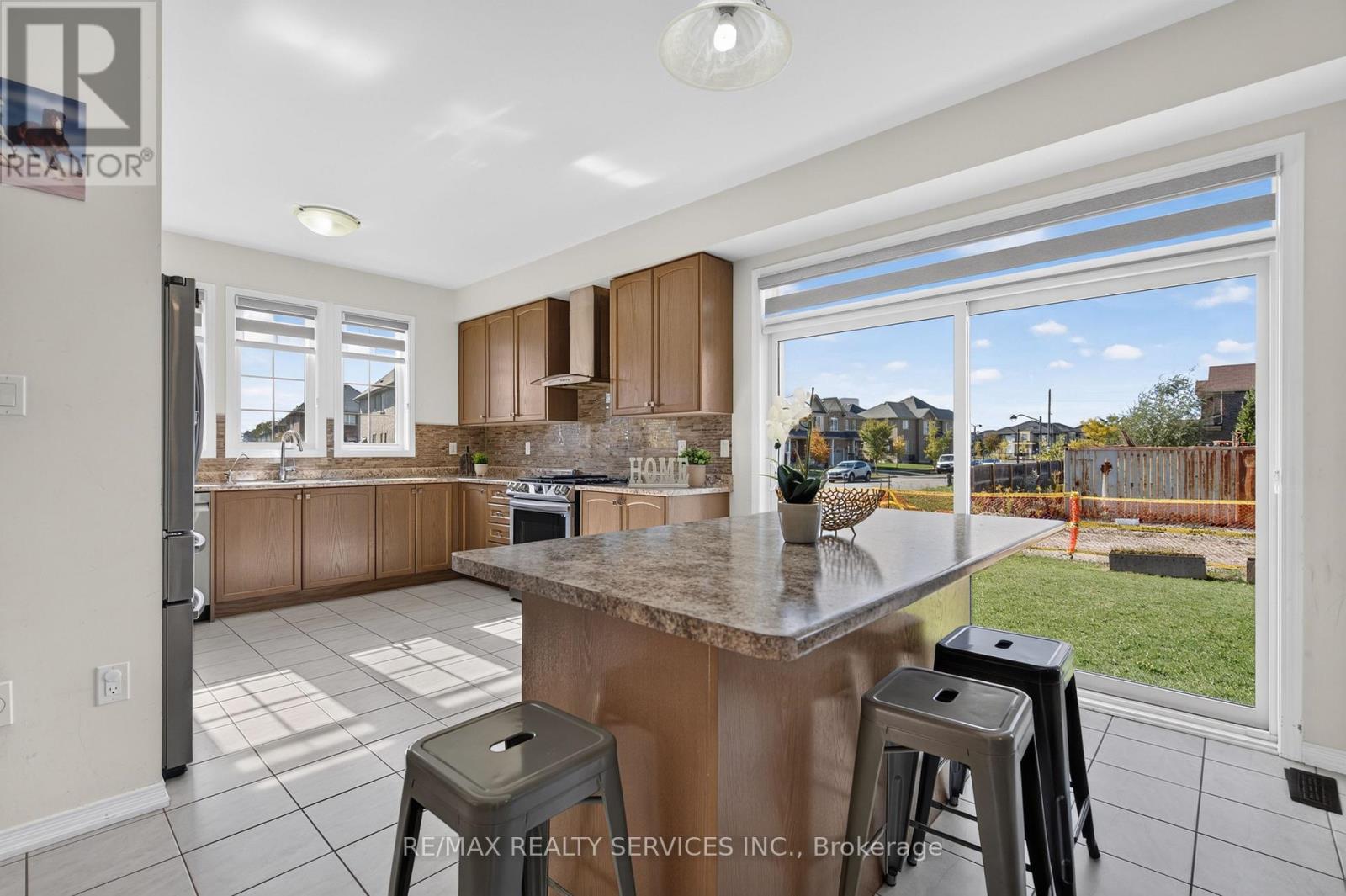 10 MUNRO CIRCLE - 8