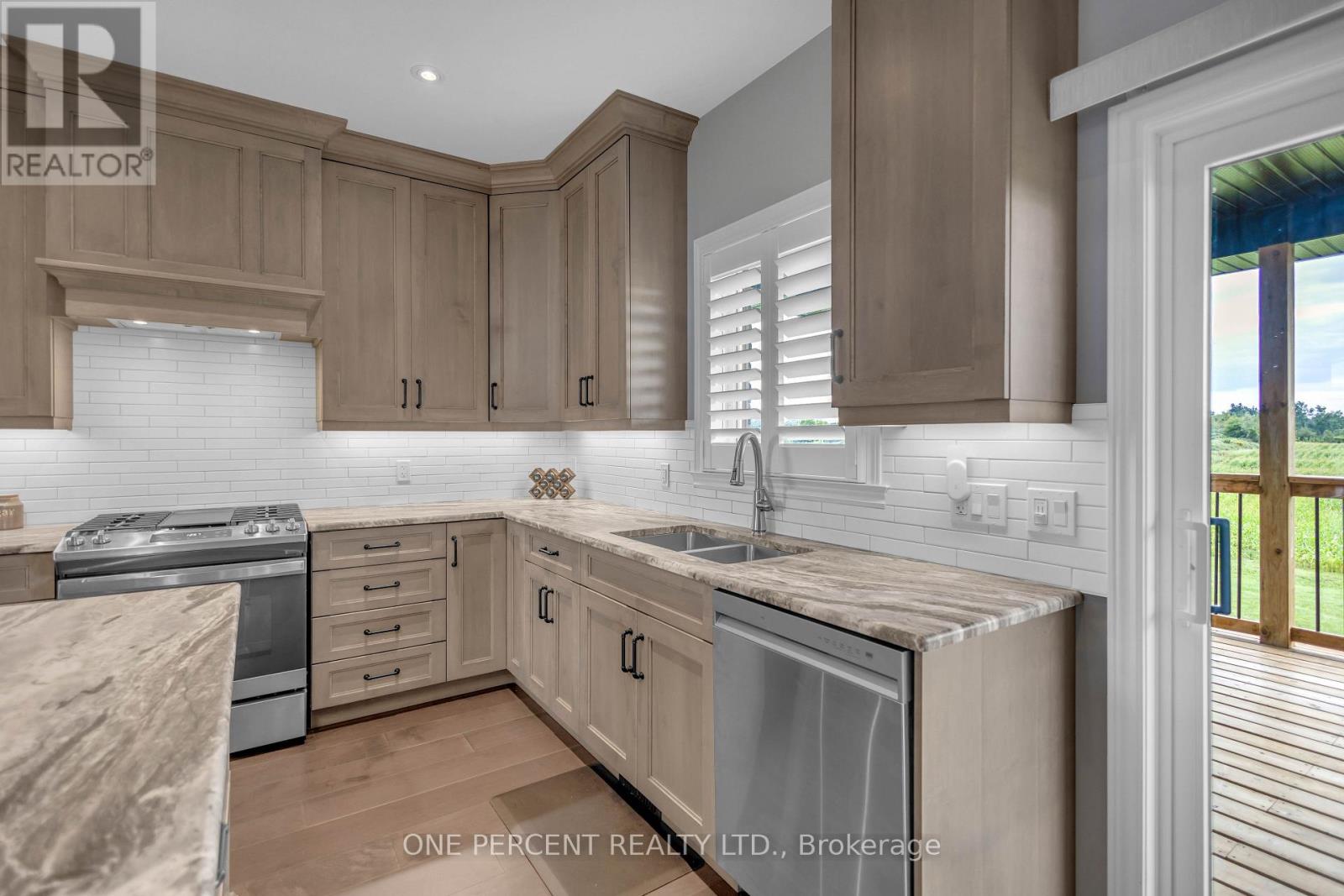 1410 Thompson Road East, Norfolk, ON photo 12
