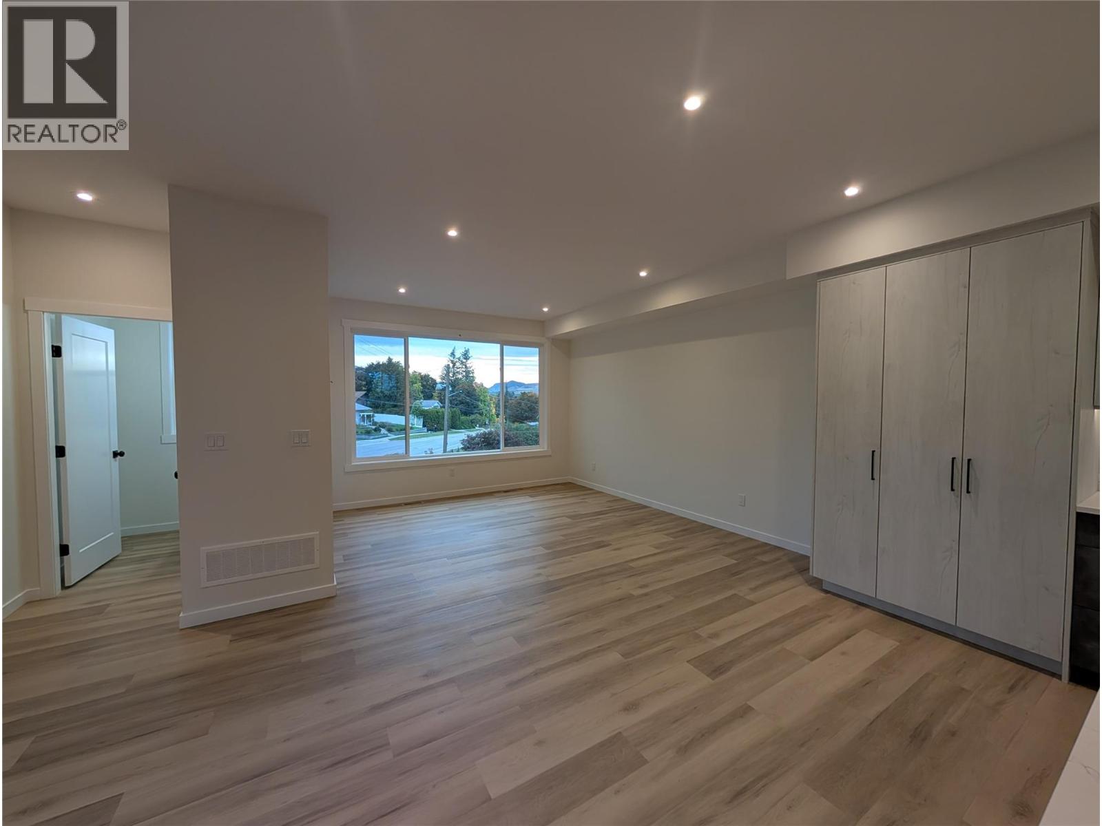 3602 Pleasant Valley Road Unit# 1, Vernon - Image 1