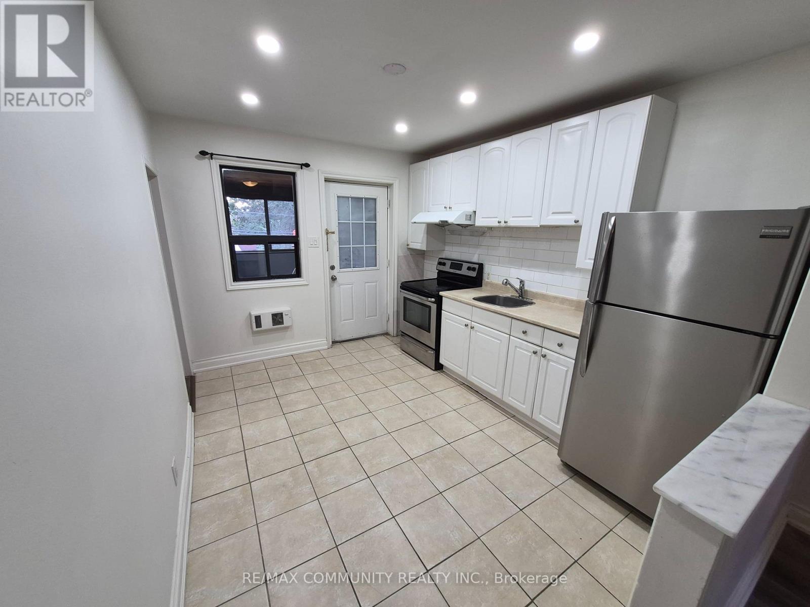 636 Vaughan Road — photo 8
