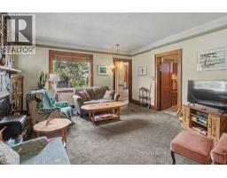 121 10 Avenue NE - photo 10