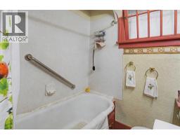 121 10 Avenue NE - photo 26