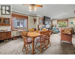 121 10 Avenue NE - photo 13
