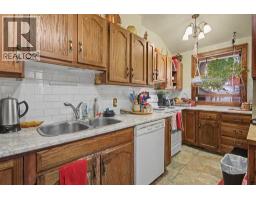 121 10 Avenue NE - photo 16
