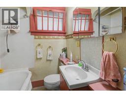 121 10 Avenue NE - photo 25