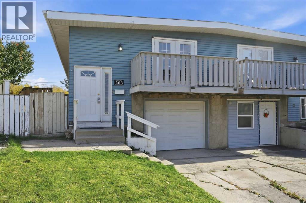 203 Penbrooke Close SE - 1