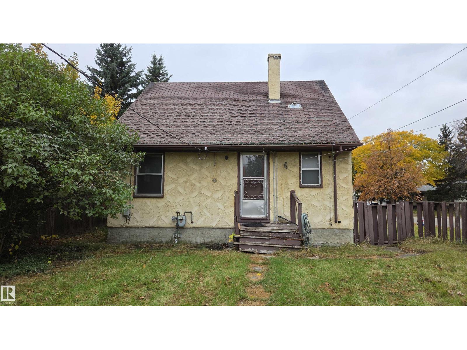 12147 126 ST NW - 4