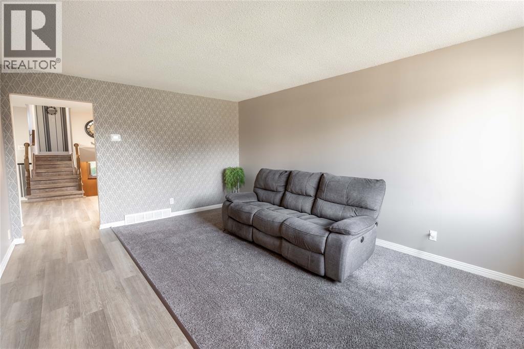 1279 THISTLEDOWN AVENUE, Sarnia — photo 4
