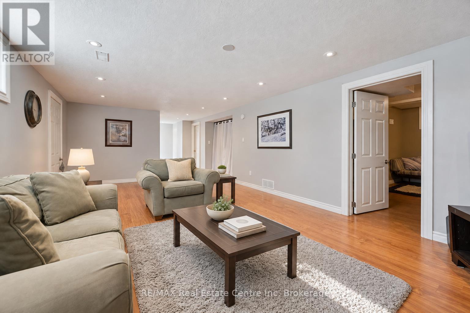 41 PRINCE CHARLES STREET - 14