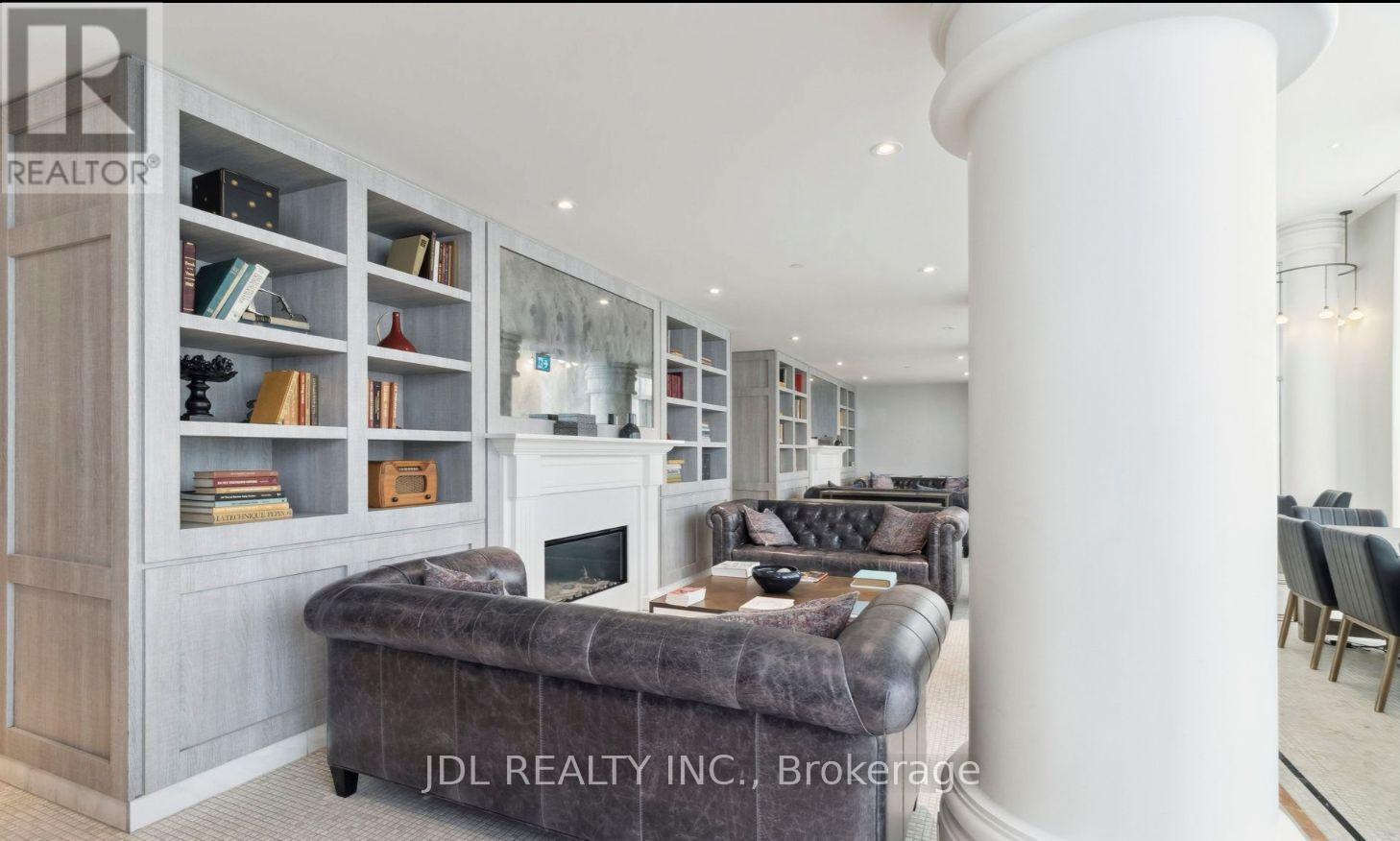 2007- 33 Helendale Avenue, Toronto, ON photo 4