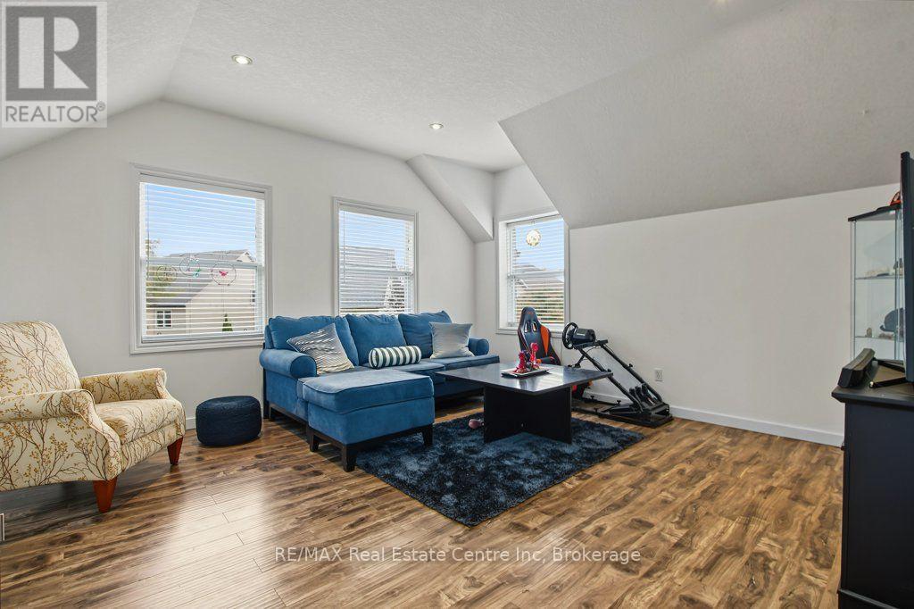 978 EDINBURGH ROAD S - 13