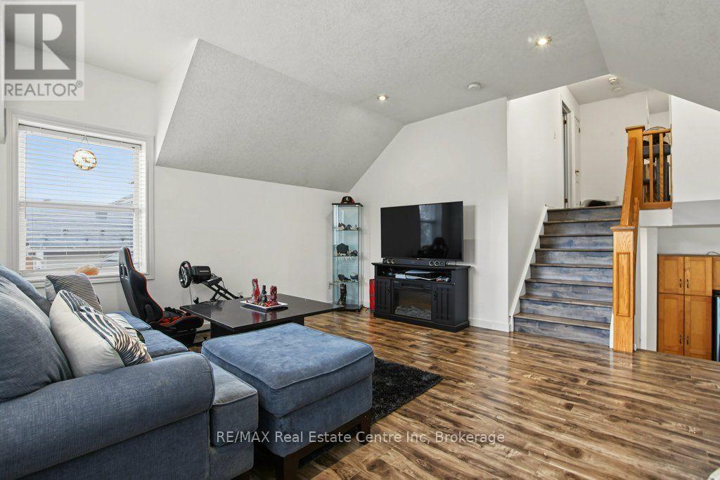 978 Edinburgh Road South — photo 14