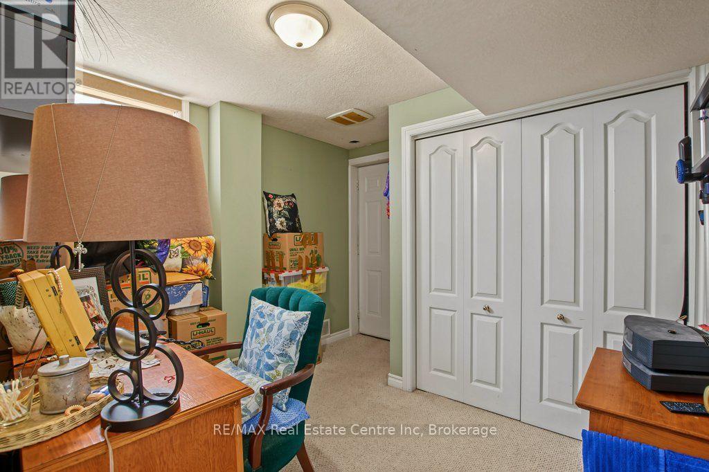 978 Edinburgh Road South — photo 28