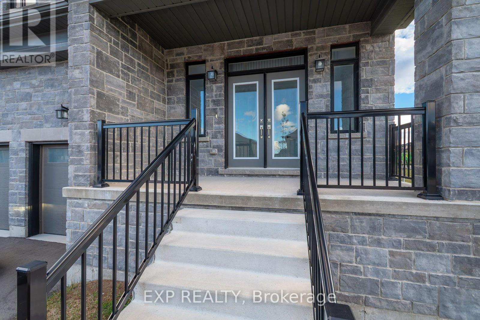 40 Lally Terrace, Barrie, ON photo 3