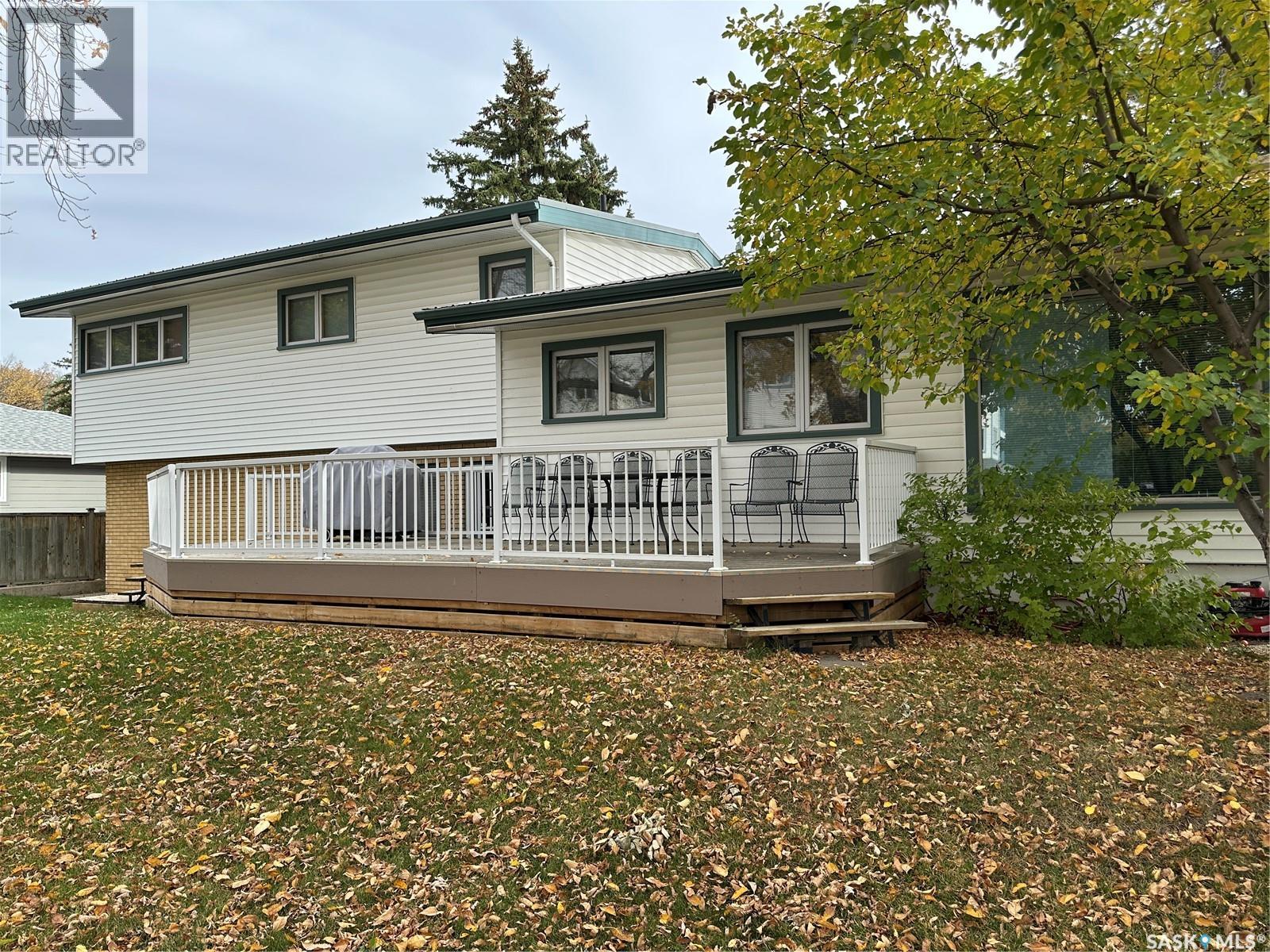 503 9th STREET NE, Weyburn — photo 36