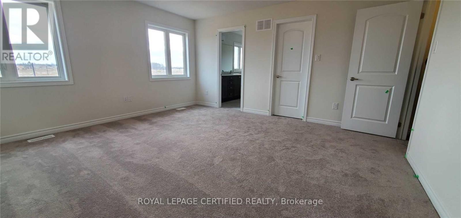 21 Munro Circle, Brantford, ON photo 11
