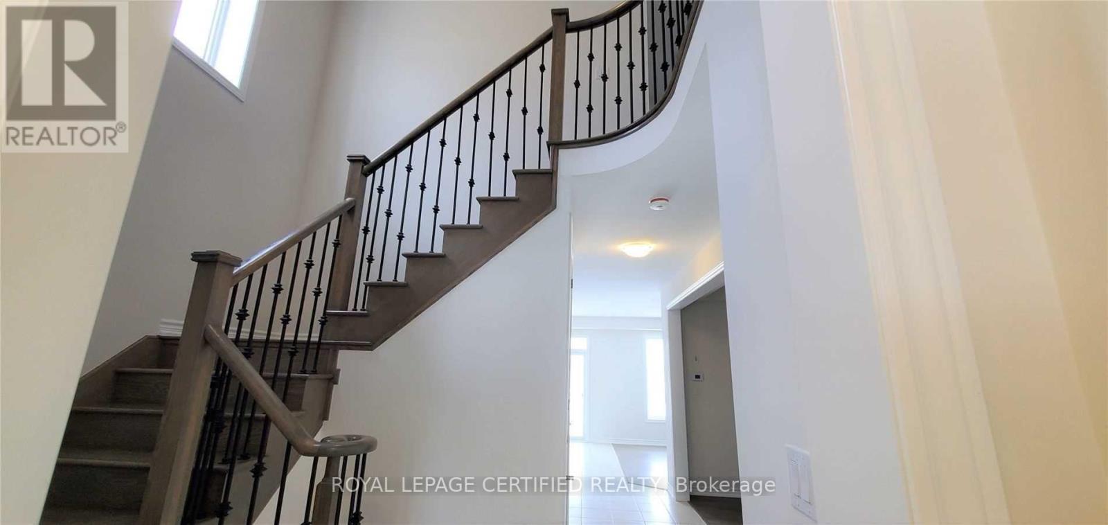 21 Munro Circle, Brantford, ON photo 2