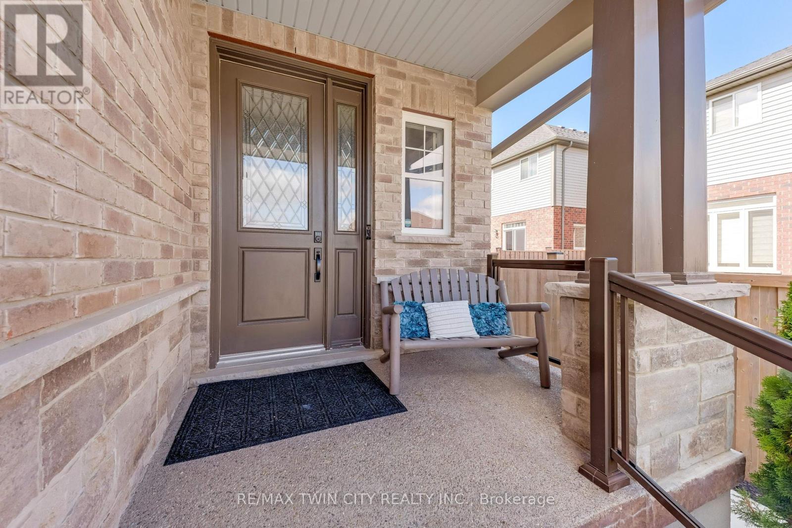 18 CROSSBRIDGE AVENUE — photo 3