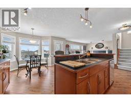 4pc Bathroom - 35 Rockyledge Rise Nw, Calgary, AB T3G5N1 Photo 10