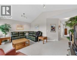 Family room - 35 Rockyledge Rise Nw, Calgary, AB T3G5N1 Photo 17