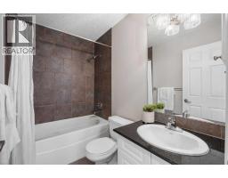608 24 Avenue SW - photo 36