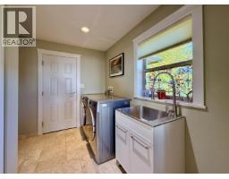 496 Spyglass Place, Gibsons, BC V0N1V9 Photo 16
