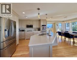496 Spyglass Place, Gibsons, BC V0N1V9 Photo 15
