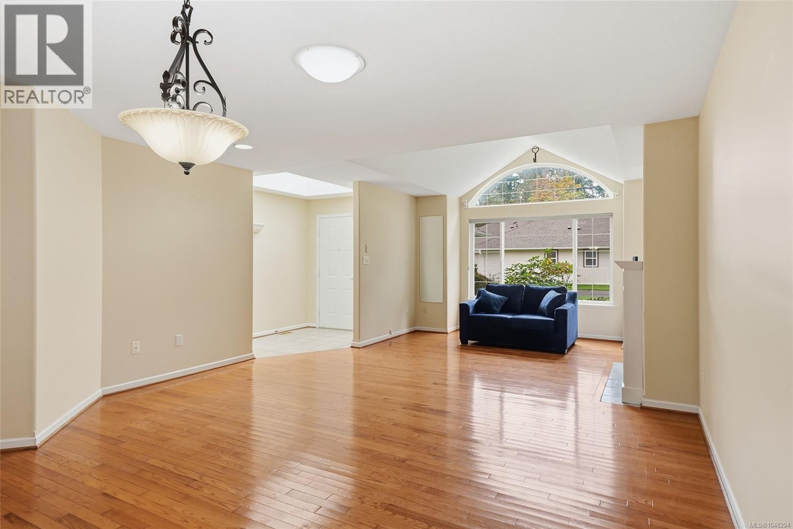 16 850 Arbutus St, Qualicum Beach - Image 1