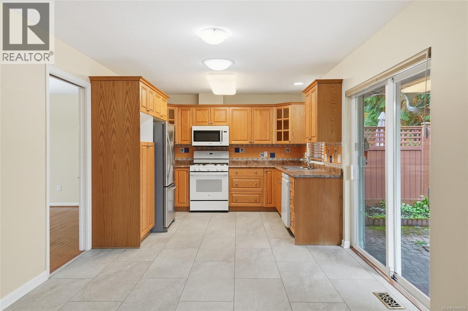 16 850 Arbutus St, Qualicum Beach - Image 1