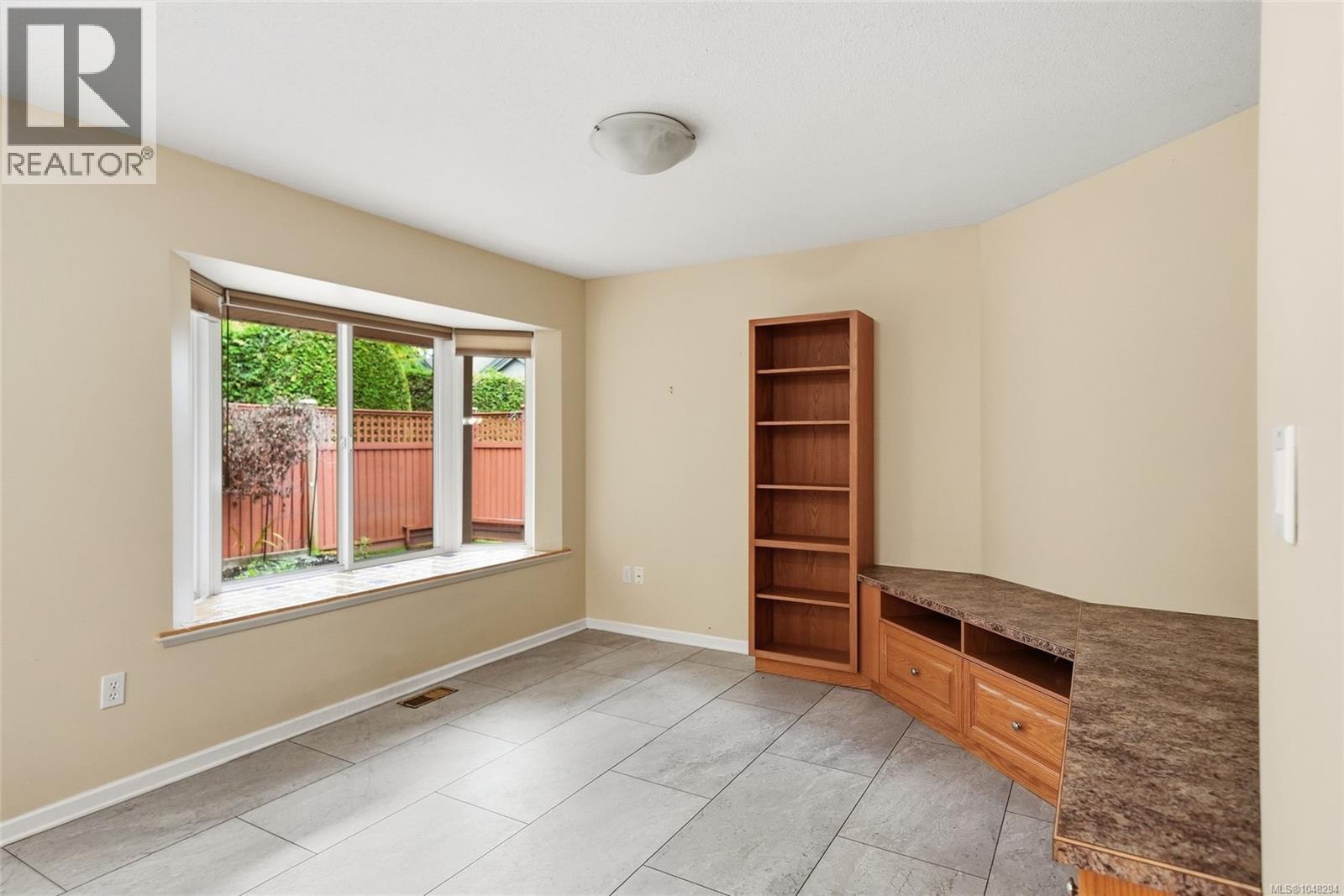 #16 850 Arbutus St - 18