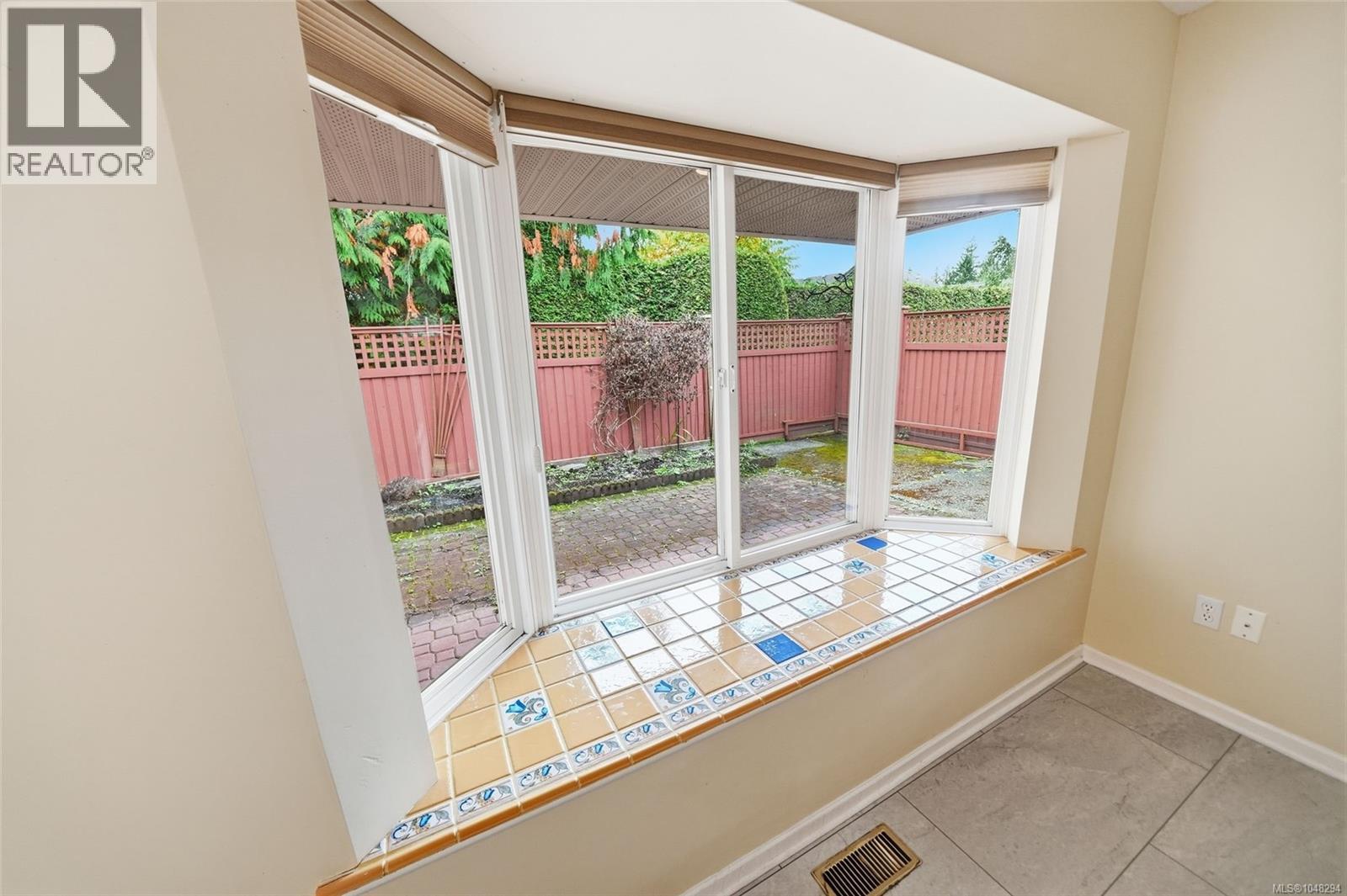 16 850 Arbutus St, Qualicum Beach - Image 1
