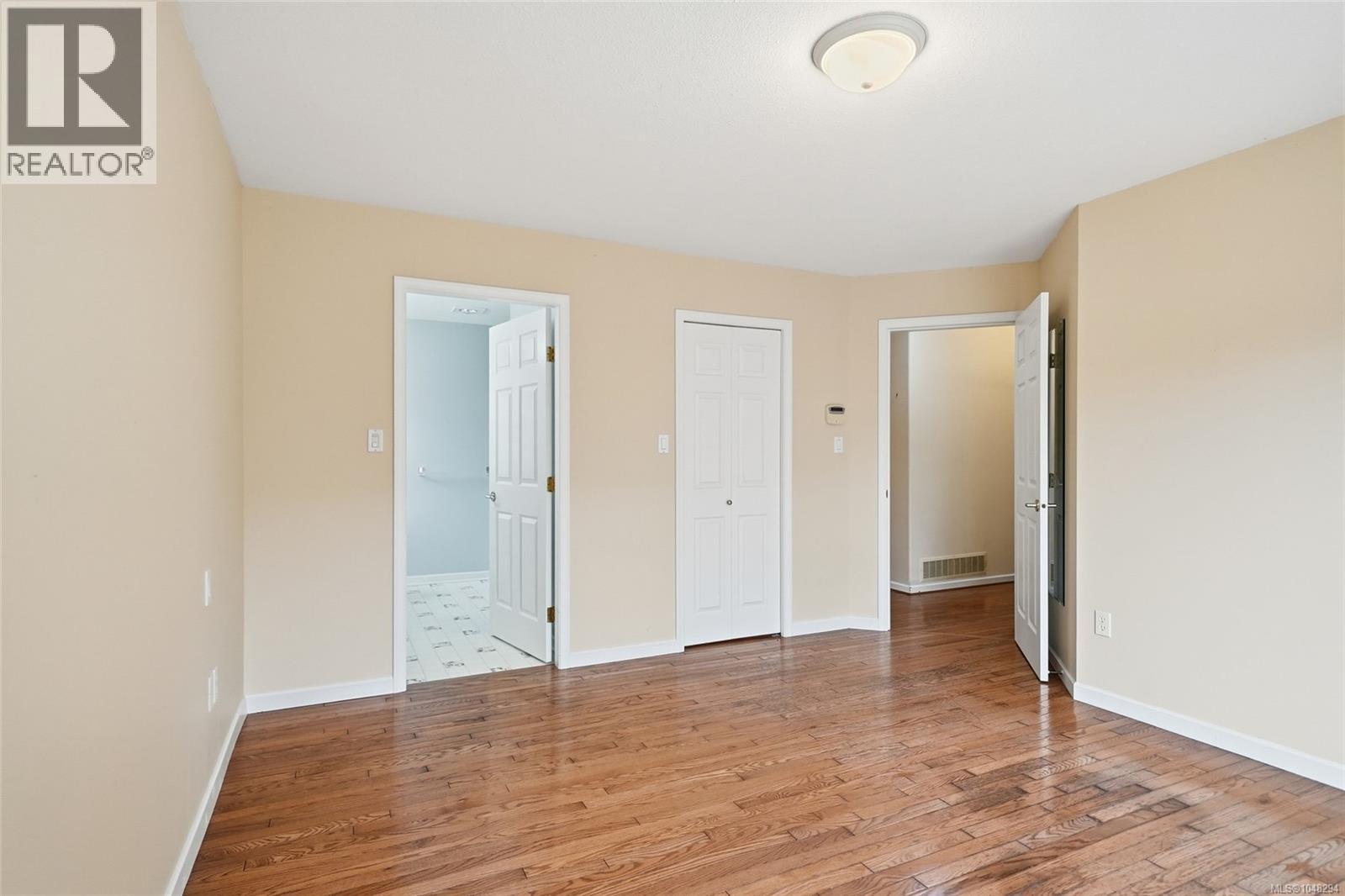#16 850 Arbutus St - 23