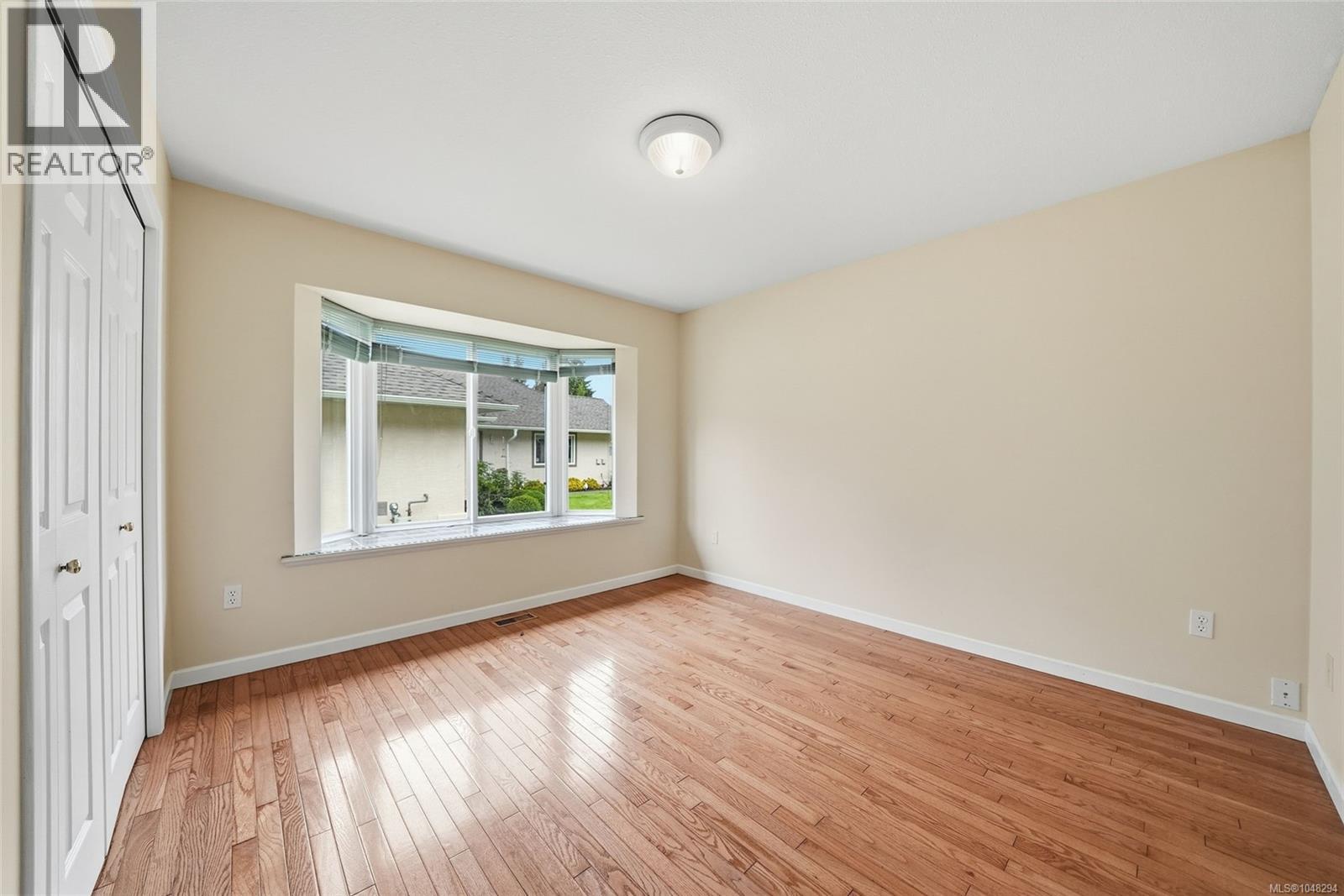 #16 850 Arbutus St - 27