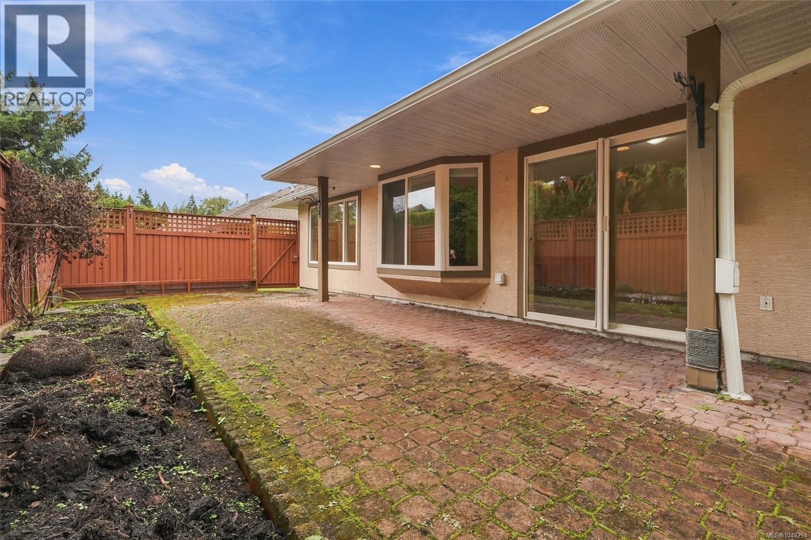 16 850 Arbutus St, Qualicum Beach - Image 1