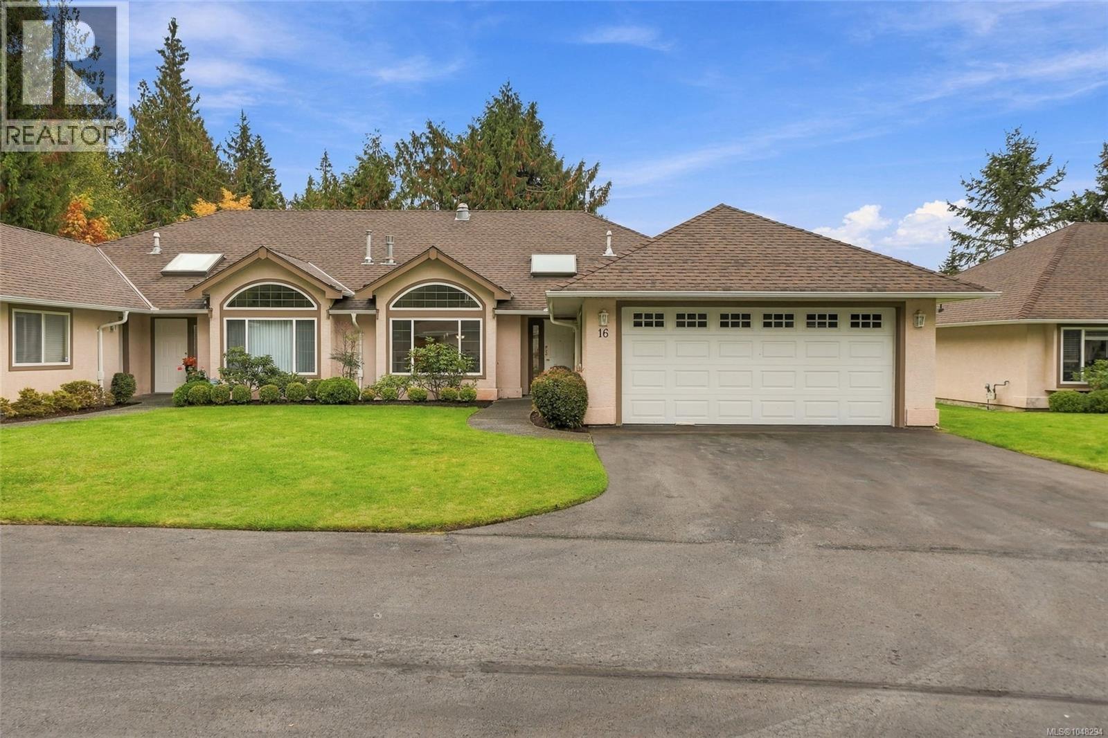 16 850 Arbutus St, Qualicum Beach - Image 1