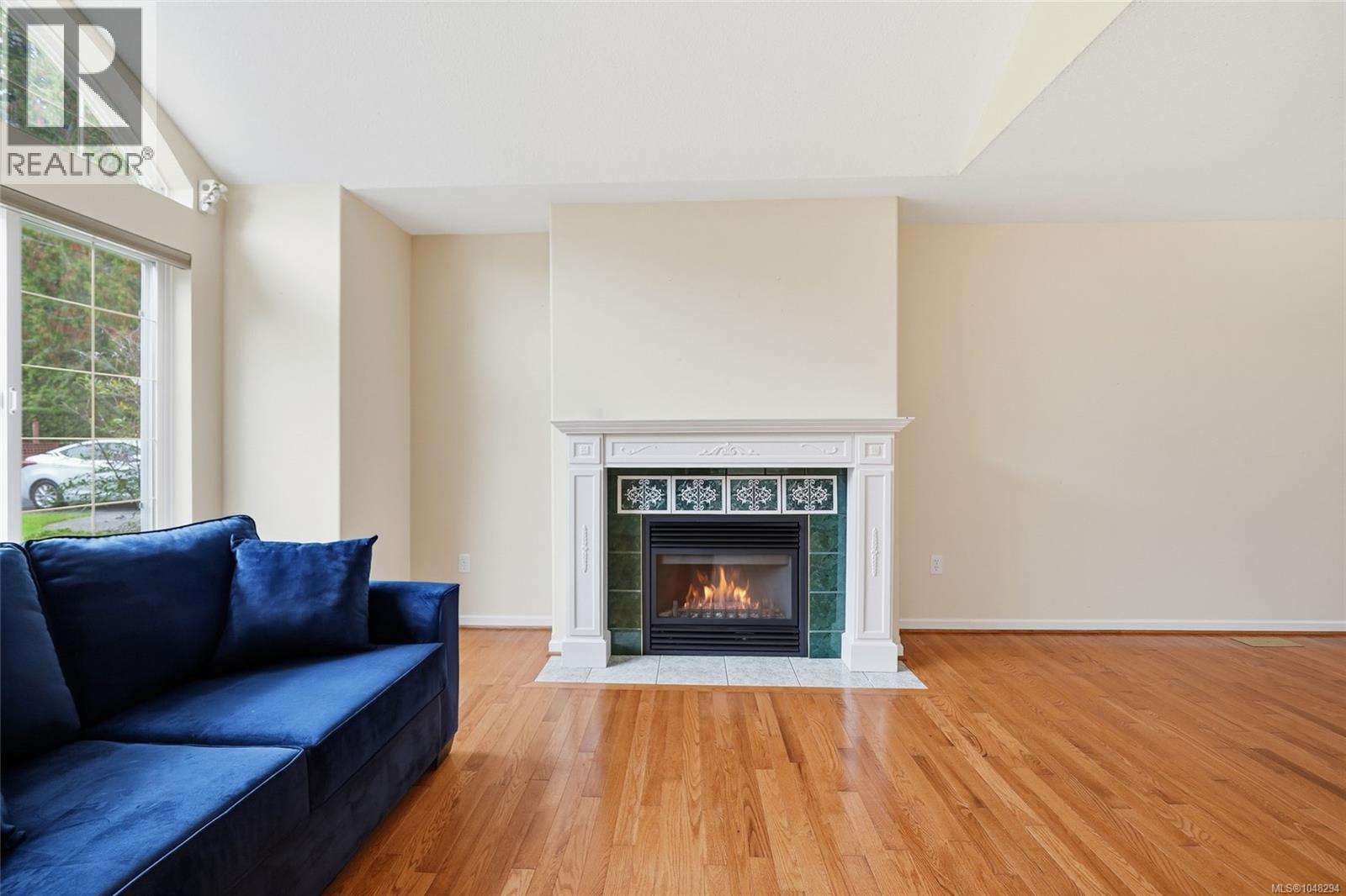 #16 850 Arbutus St - 7