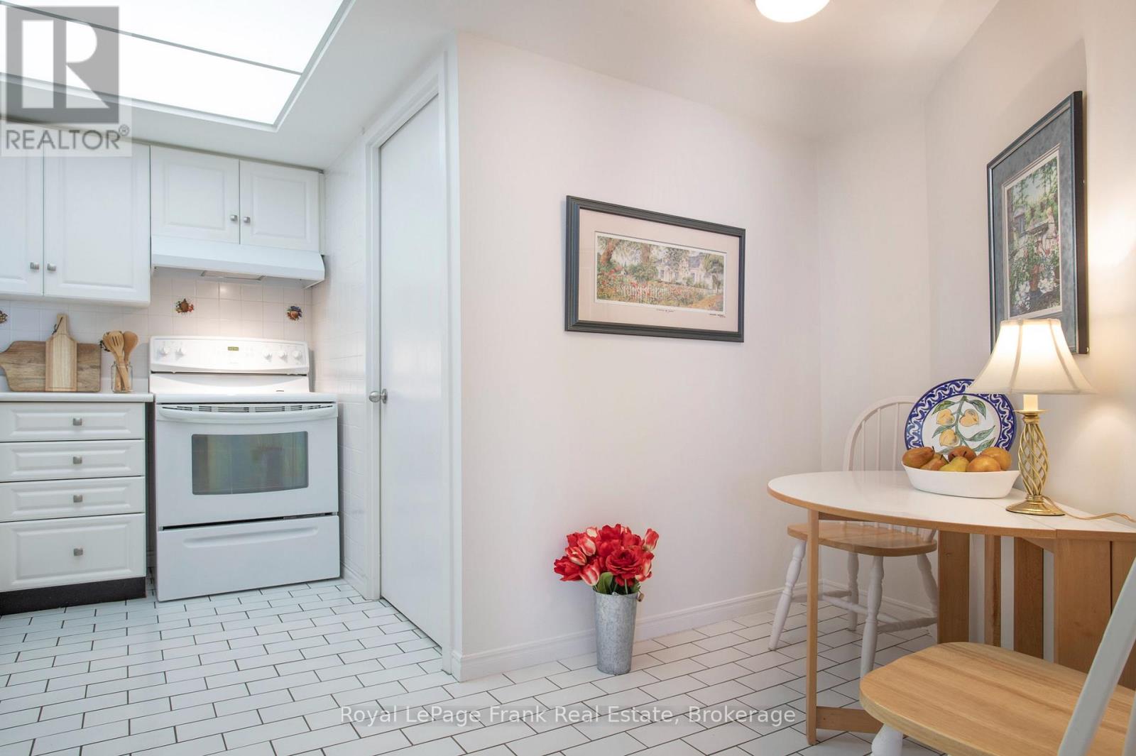1103- 360 Watson Street West, Whitby, ON photo 17
