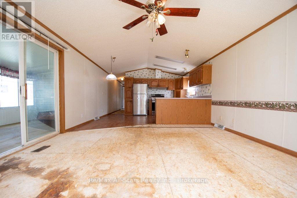 4 MCGREGOR DRIVE - 17