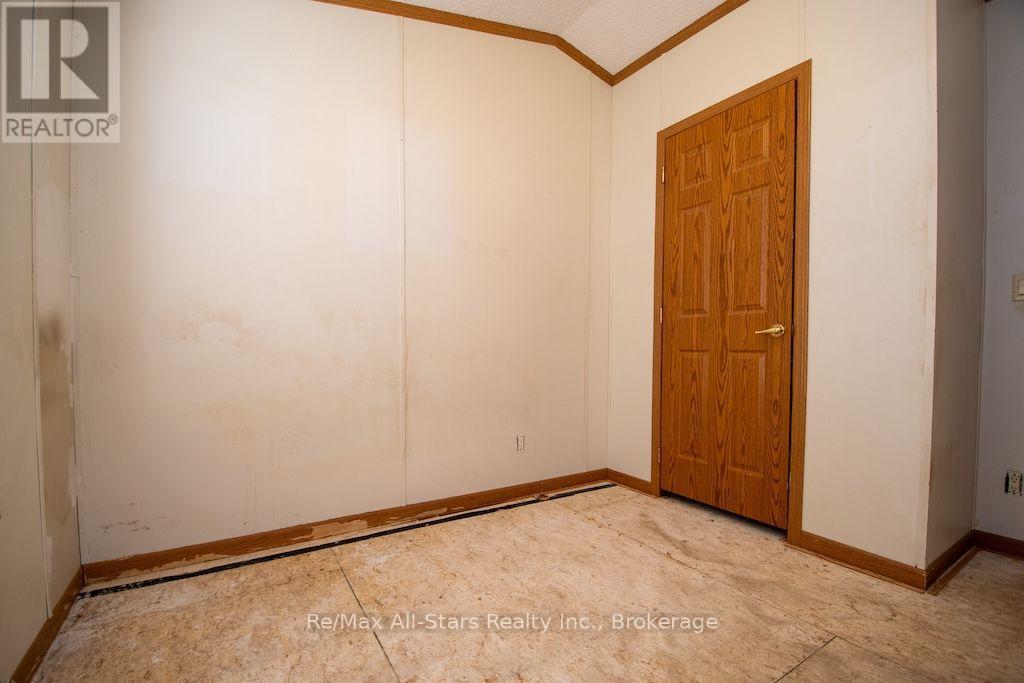 4 MCGREGOR DRIVE - 34