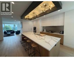 4pc Bathroom - 1924 10 Avenue Nw, Calgary, AB T2N1G3 Photo 9