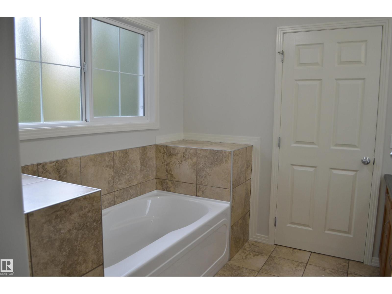 20032 46 AV NW - 25