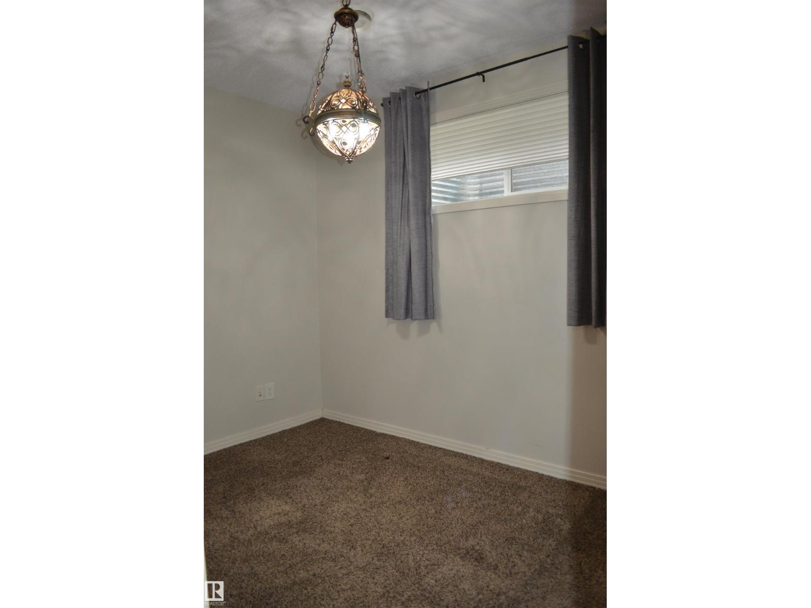 20032 46 AV NW - Image 34