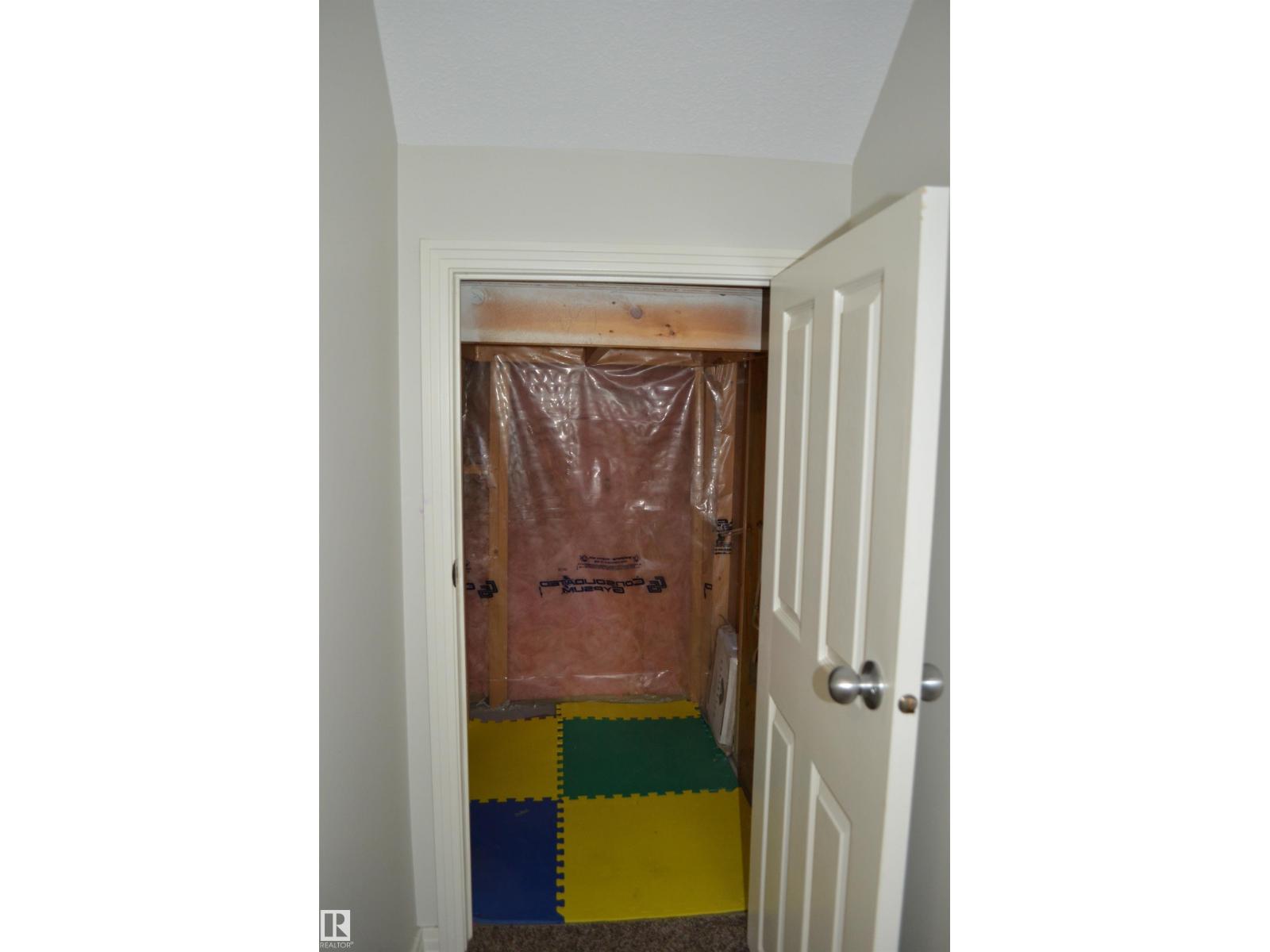 20032 46 AV NW - Image 35