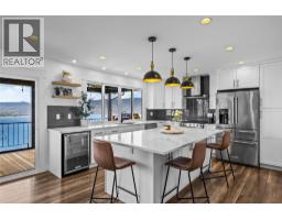 Full bathroom - 2751 Lakeview Road, West Kelowna, BC V1Z1Y5 Photo 6