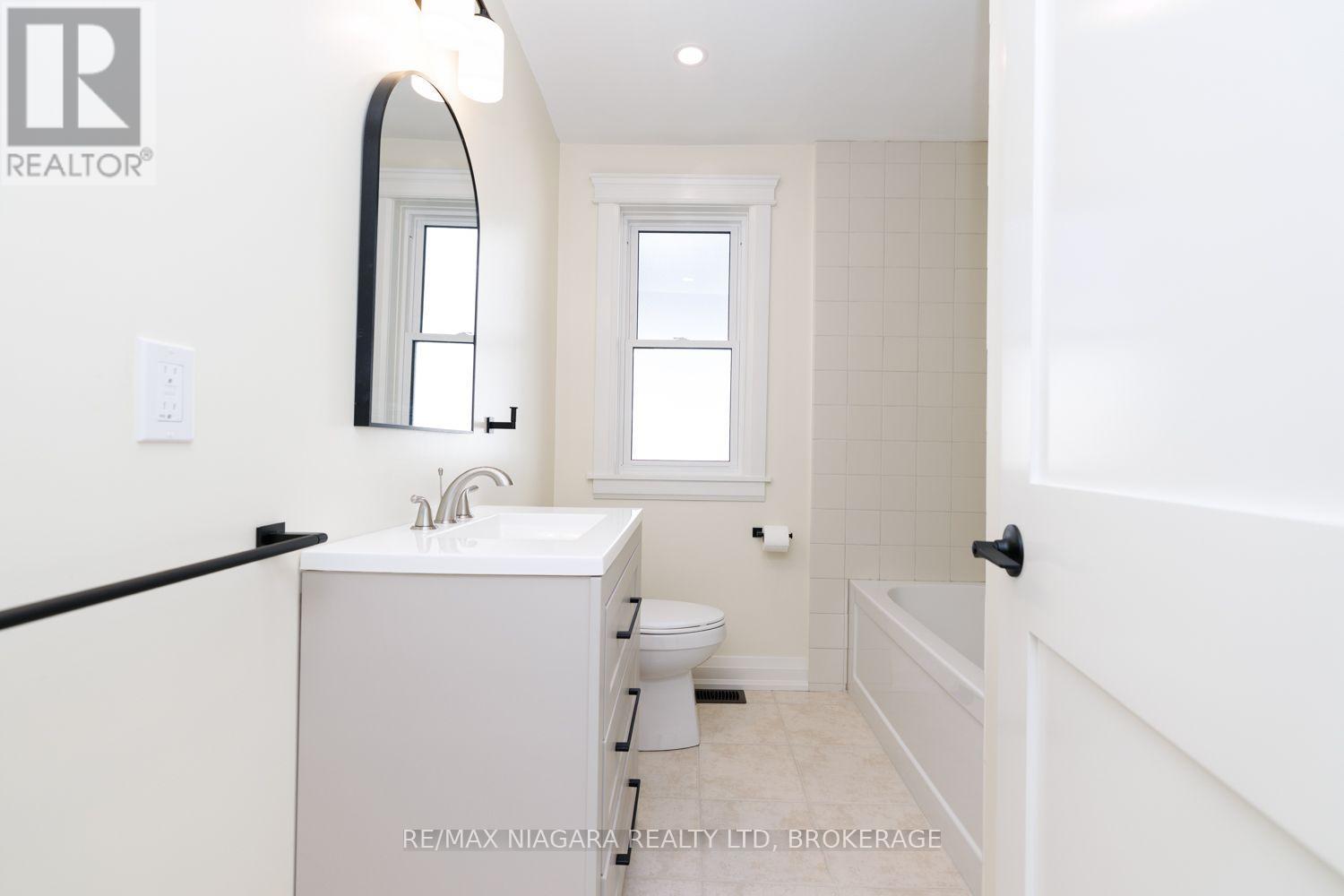 245 BOWEN ROAD - 19