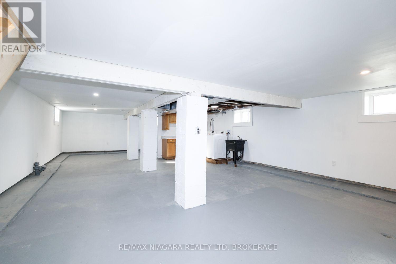 245 BOWEN ROAD - 23