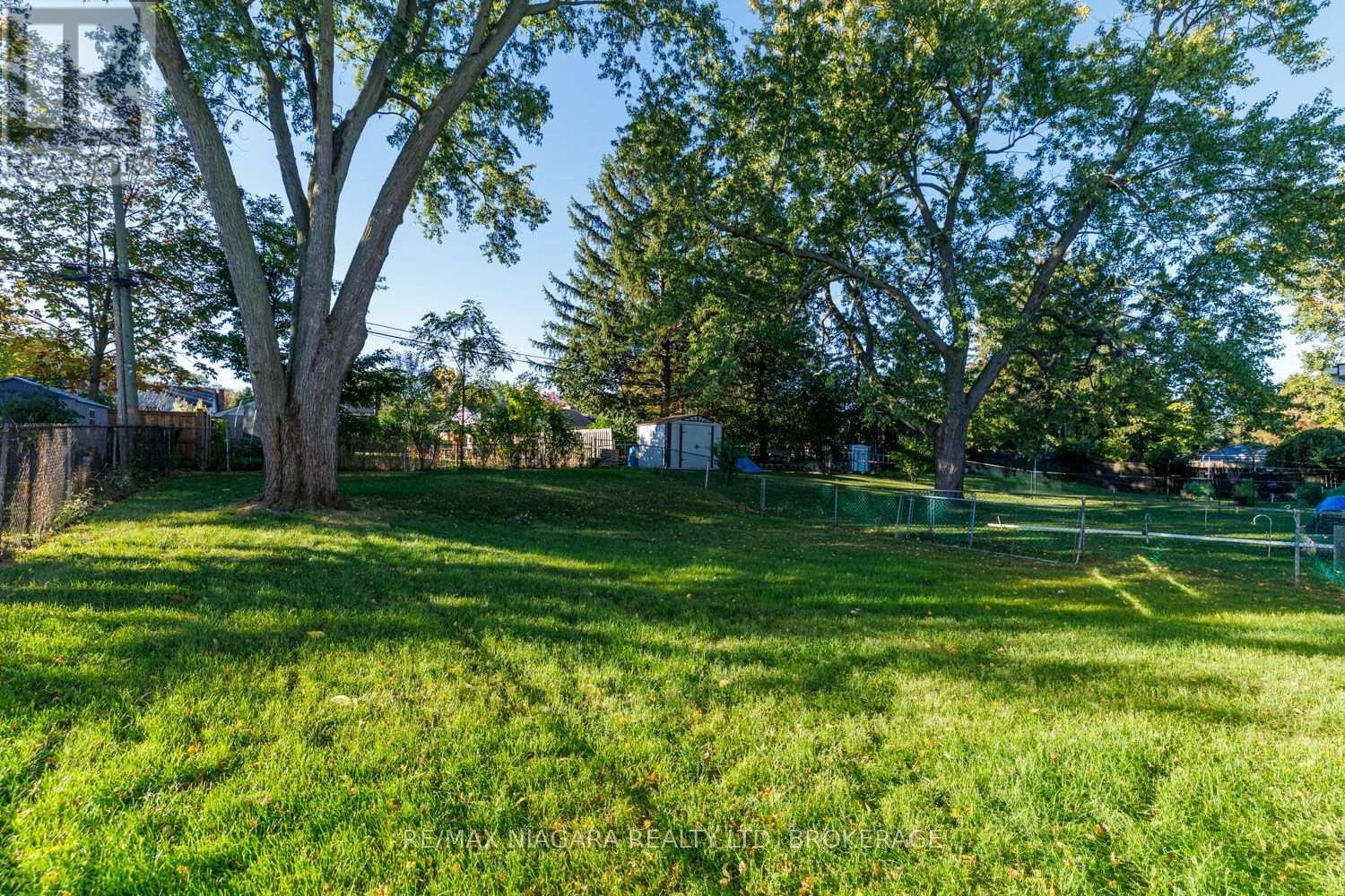 245 BOWEN ROAD - 32