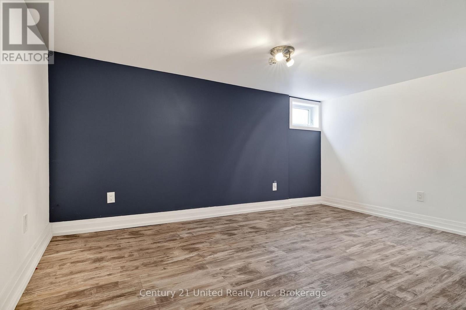 108 James Street East — photo 37