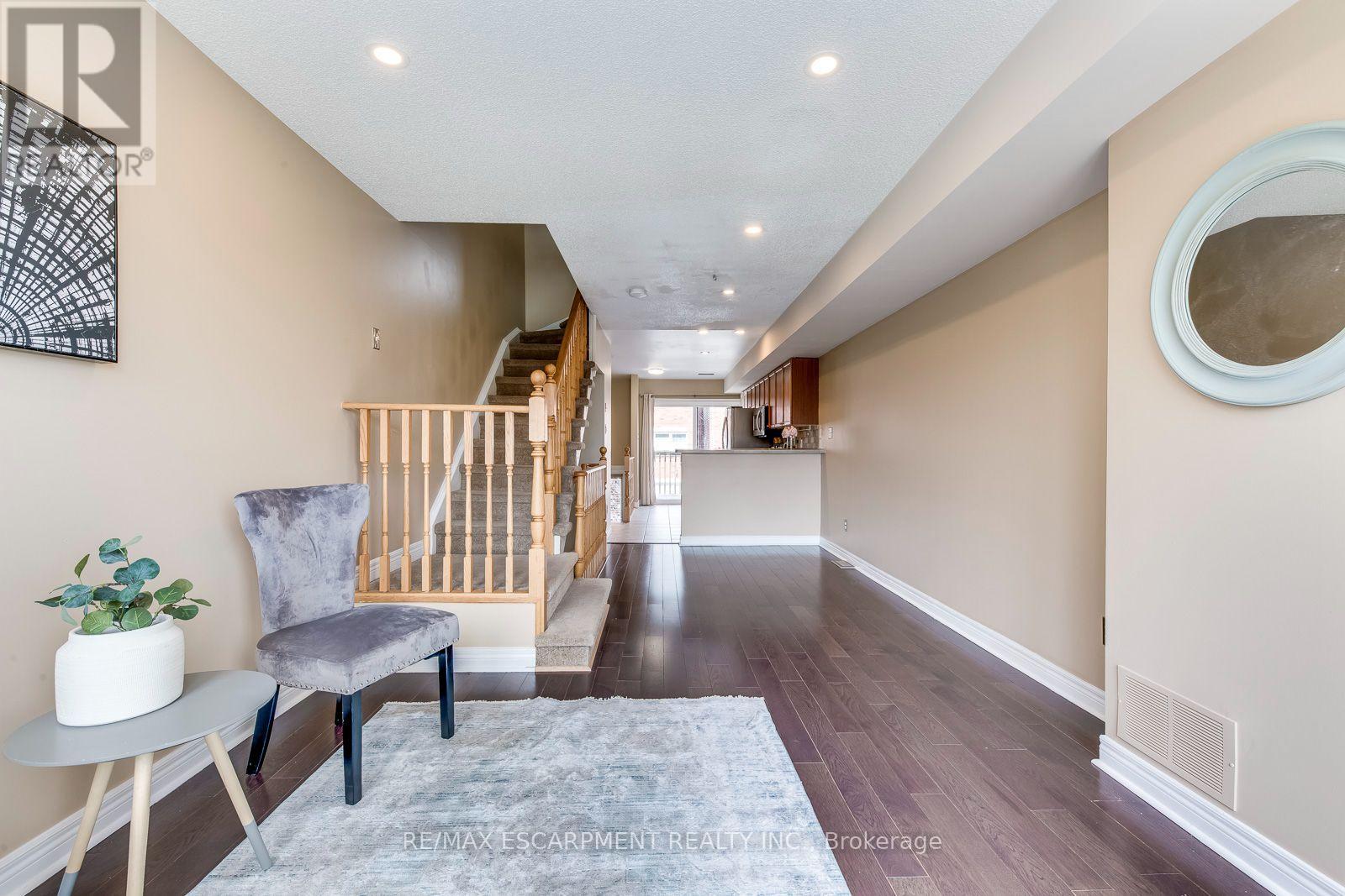 1751 Lampman Avenue — photo 15